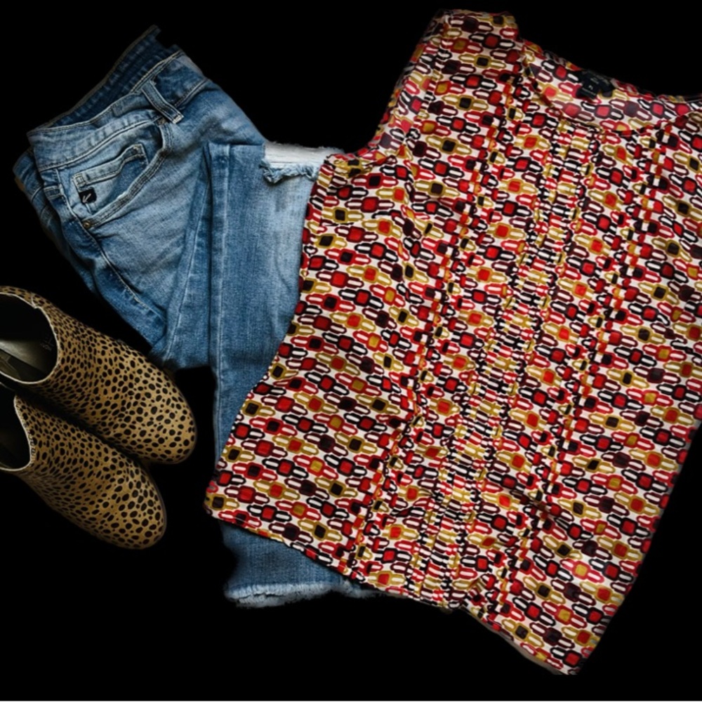 Banana Republic sheer sleeveless blouse. Size PL.